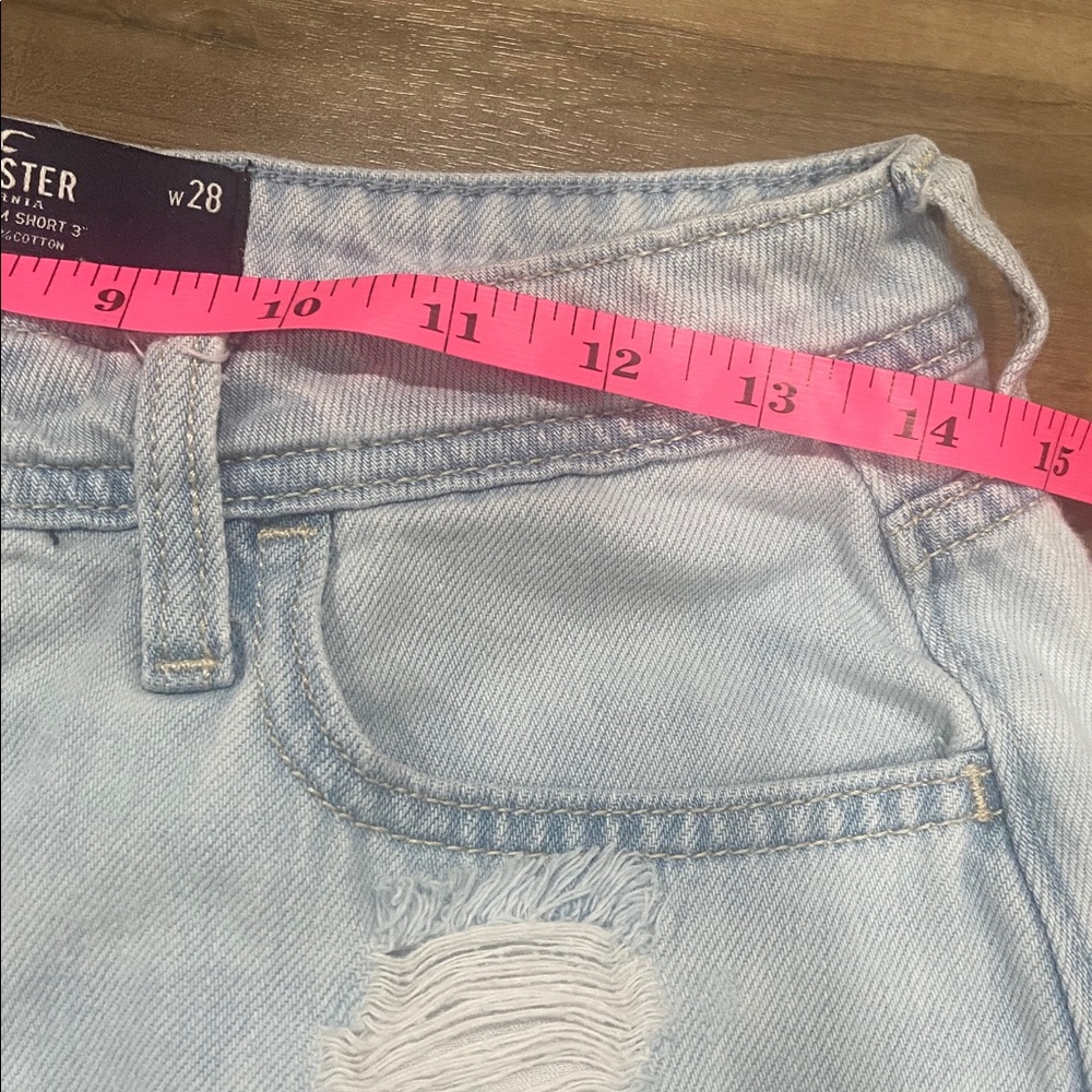 100% cotton Hollister Light Wash Jean Shorts - Picture 4 of 7
